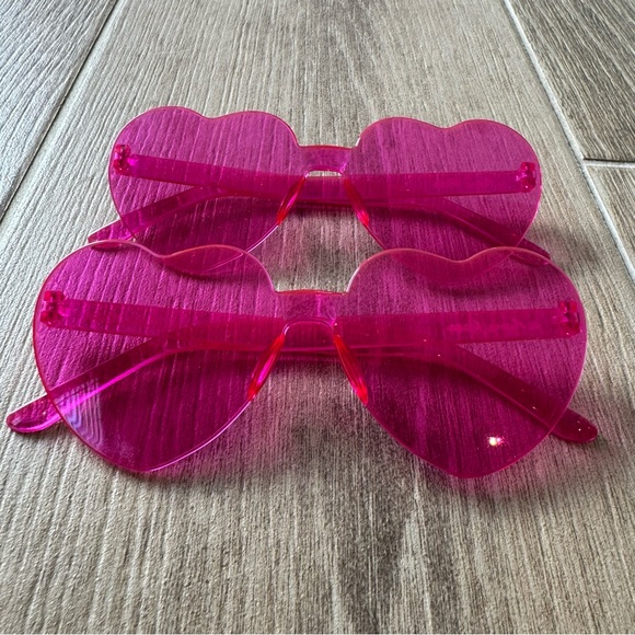 Two pairs of pink heart shaped glasses - Picture 1 of 3
